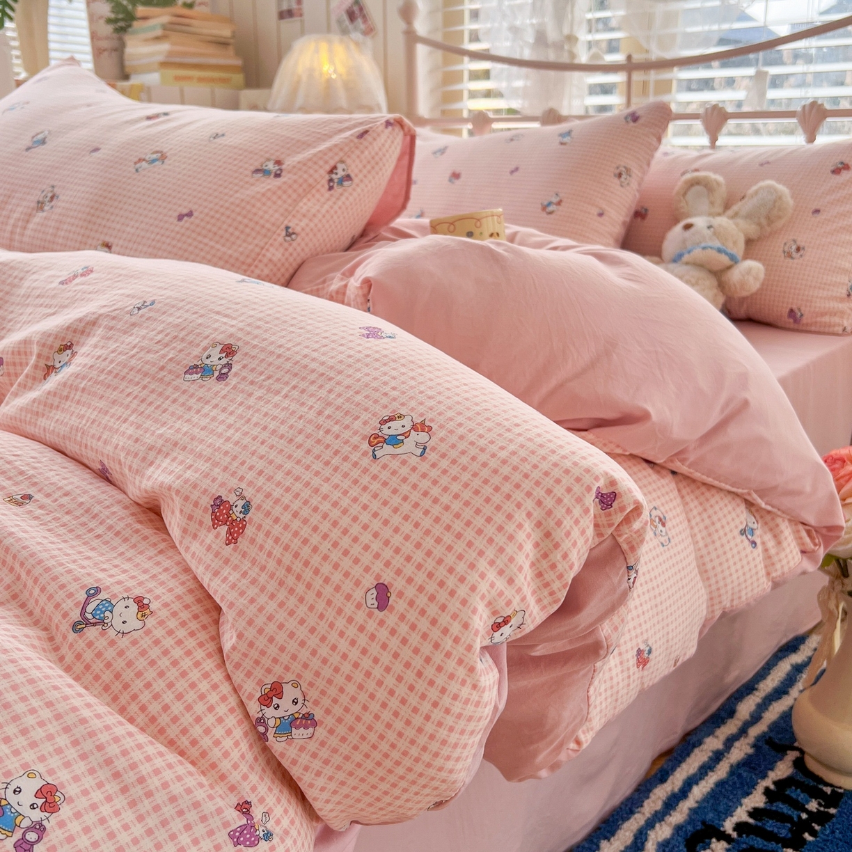 91家纺网 家纺一手货源 找家纺 玉海棠家纺 2026新款古法水洗仿棉云感纱四件套 粉格KT猫