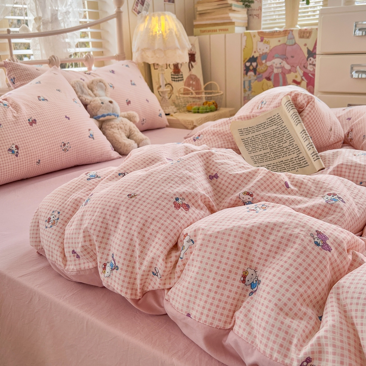 91家纺网 家纺一手货源 找家纺 玉海棠家纺 2026新款古法水洗仿棉云感纱四件套 粉格KT猫