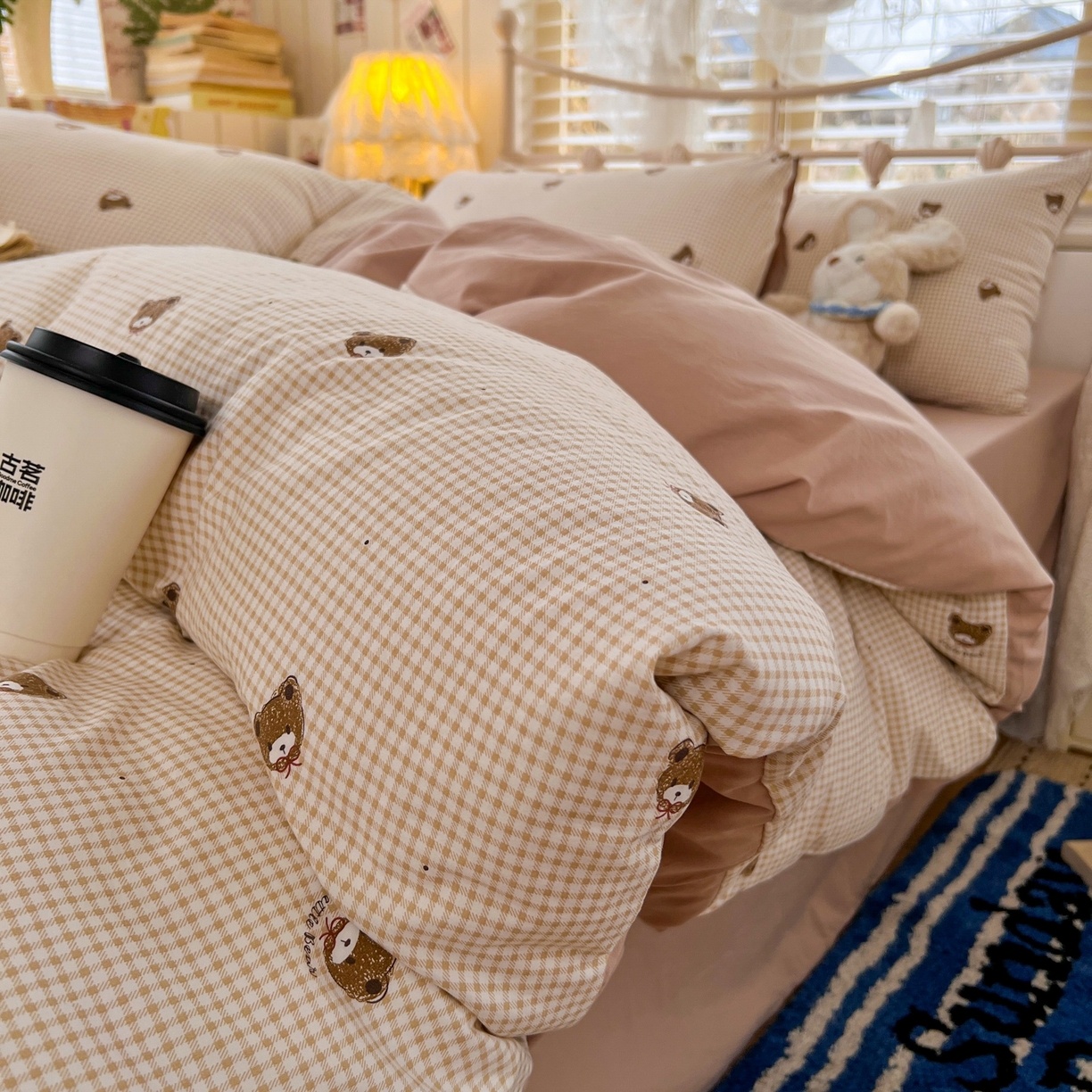 91家纺网 家纺一手货源 找家纺 玉海棠家纺 2026新款古法水洗仿棉云感纱四件套 格调熊