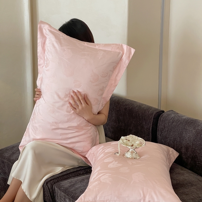 91家纺网 家纺一手货源 找家纺 淳绵家居 2025新款50*50S长绒棉全棉纯棉提花单枕套单品枕套枕套单件 郁金香-仙桃粉
