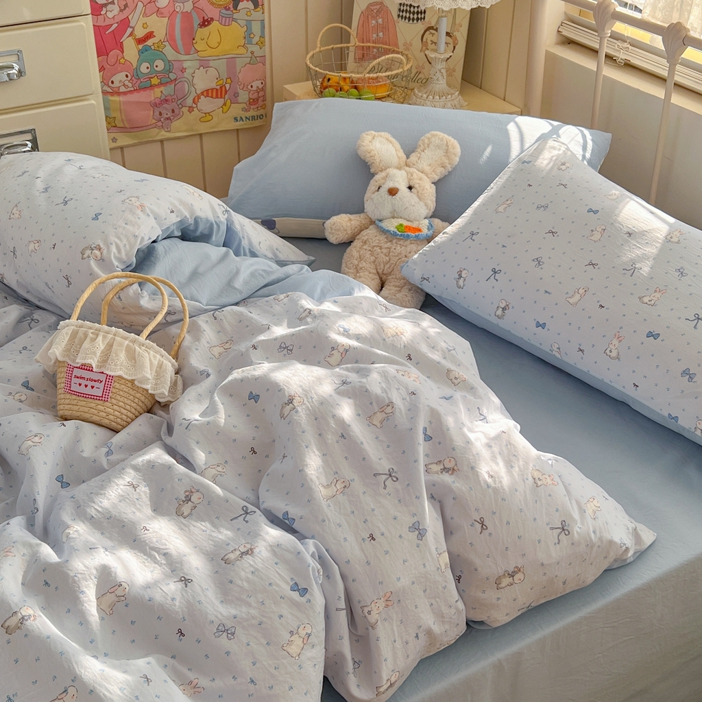 91家纺网 家纺一手货源 找家纺 玉海棠家纺 2026新款古法水洗仿棉云感纱四件套 蓝调兔语