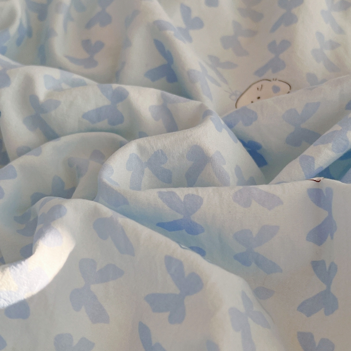 91家纺网 家纺一手货源 找家纺 玉海棠家纺 2026新款古法水洗仿棉云感纱四件套 浅蓝童话集