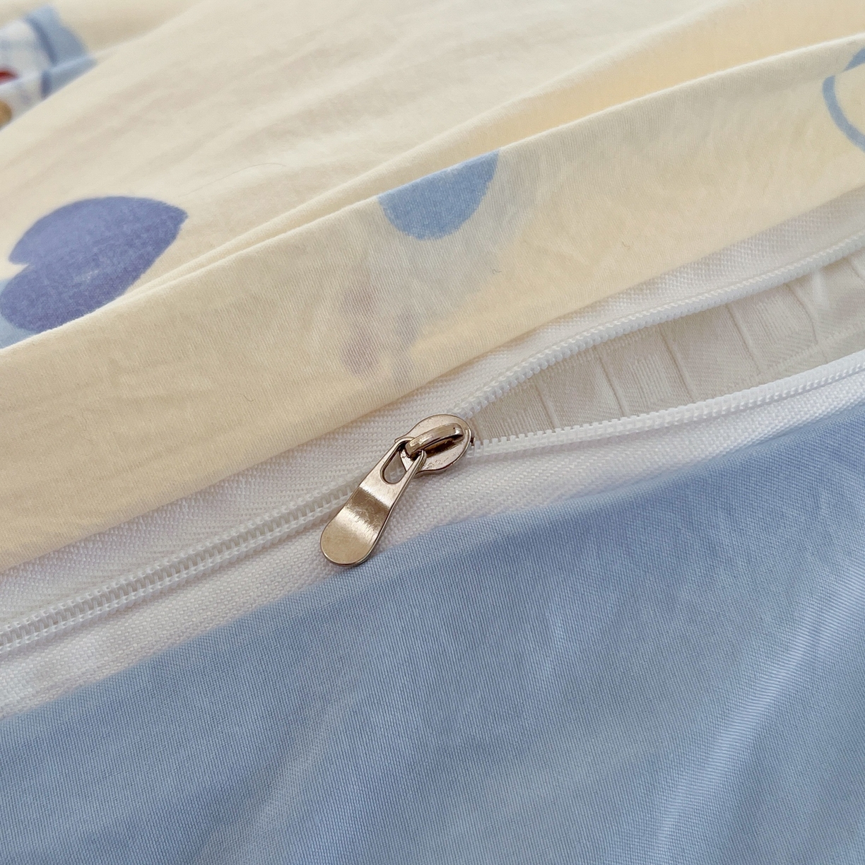 91家纺网 家纺一手货源 找家纺 玉海棠家纺 2026新款古法水洗仿棉云感纱四件套 小狗日记