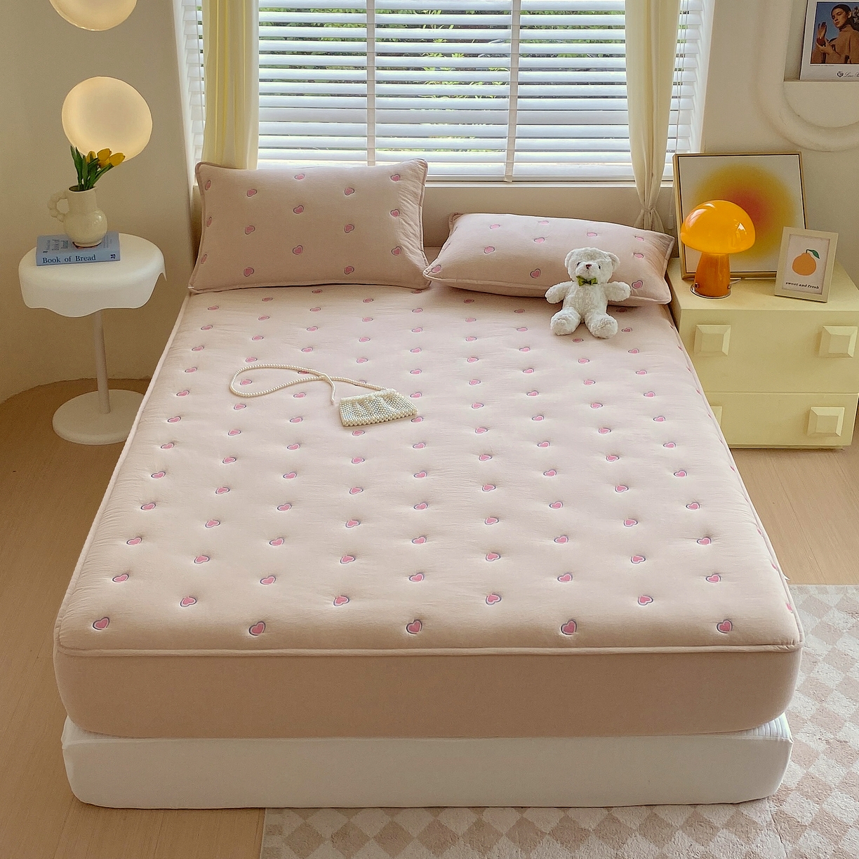 91家纺网 家纺一手货源 找家纺 （总）卡诗兰 2026新款全棉色织夹棉刺绣床笠-爱意满满