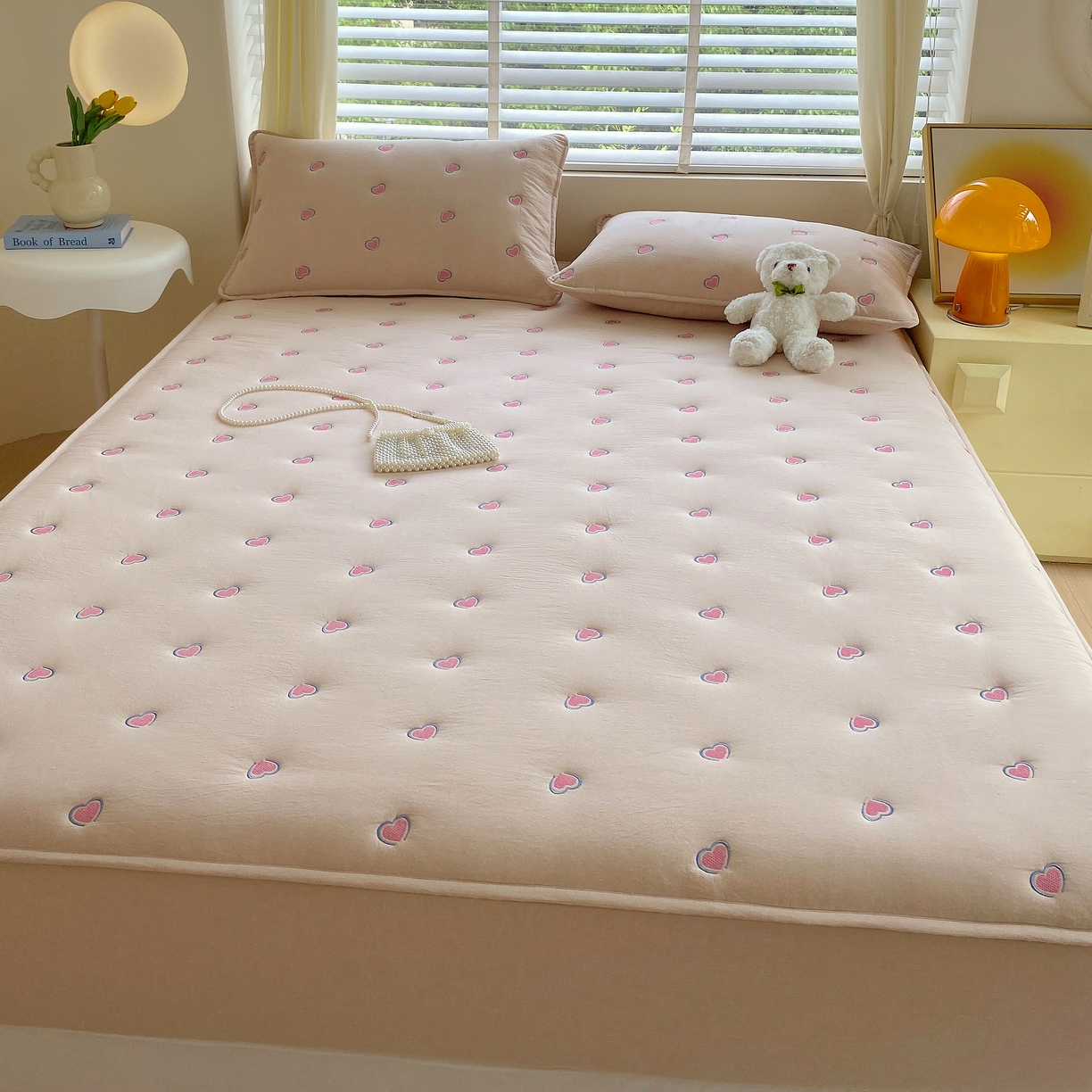 91家纺网 家纺一手货源 找家纺 （总）卡诗兰 2026新款全棉色织夹棉刺绣床笠-爱意满满