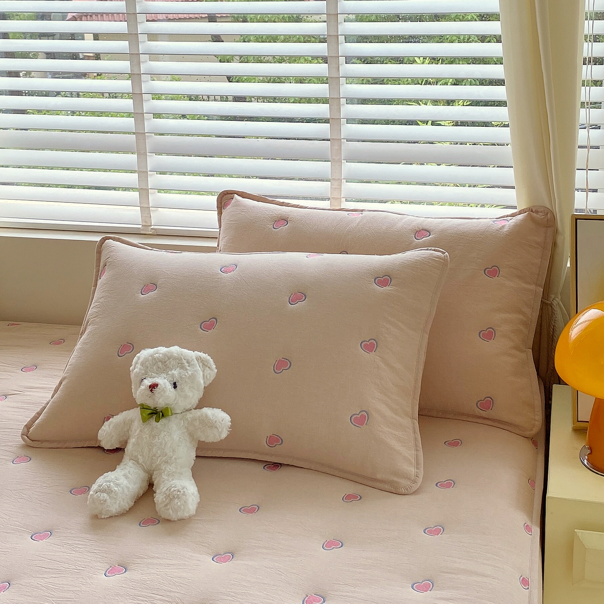 91家纺网 家纺一手货源 找家纺 （总）卡诗兰 2026新款全棉色织夹棉刺绣床笠-爱意满满