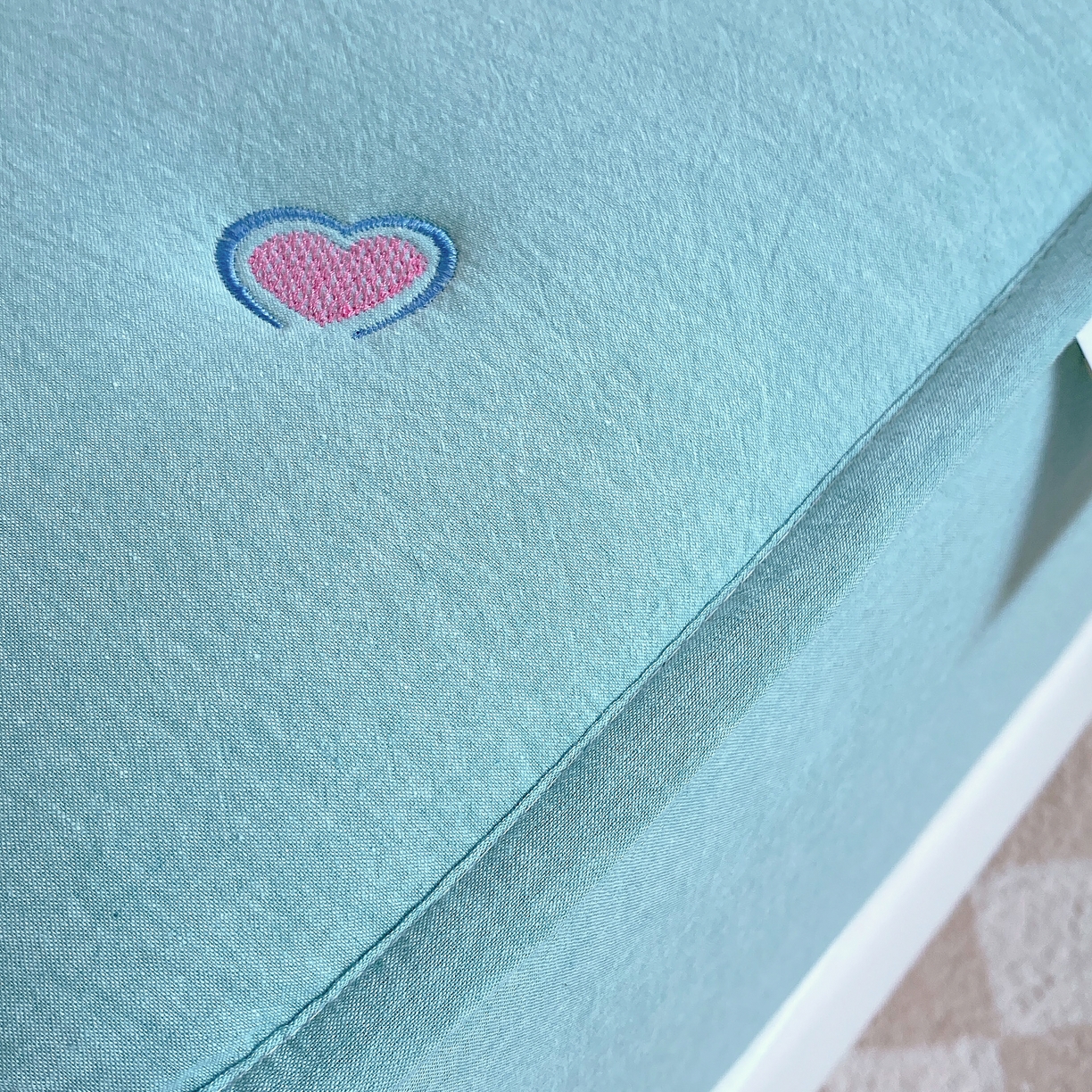 91家纺网 家纺一手货源 找家纺 卡诗兰 2026新款全棉色织夹棉刺绣床笠-爱意满满 爱意满满-翠绿