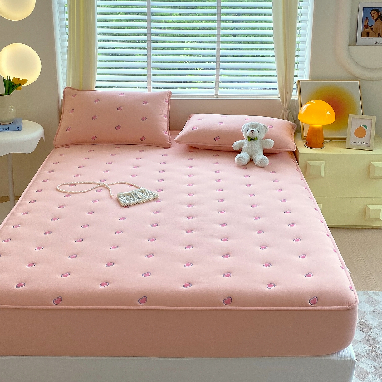 91家纺网 家纺一手货源 找家纺 卡诗兰 2026新款全棉色织夹棉刺绣床笠-爱意满满 爱意满满-粉色