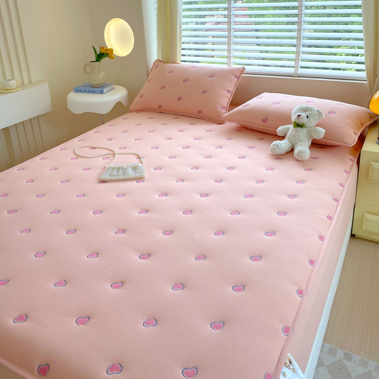 91家纺网 家纺一手货源 找家纺 卡诗兰 2026新款全棉色织夹棉刺绣床笠-爱意满满 爱意满满-粉色