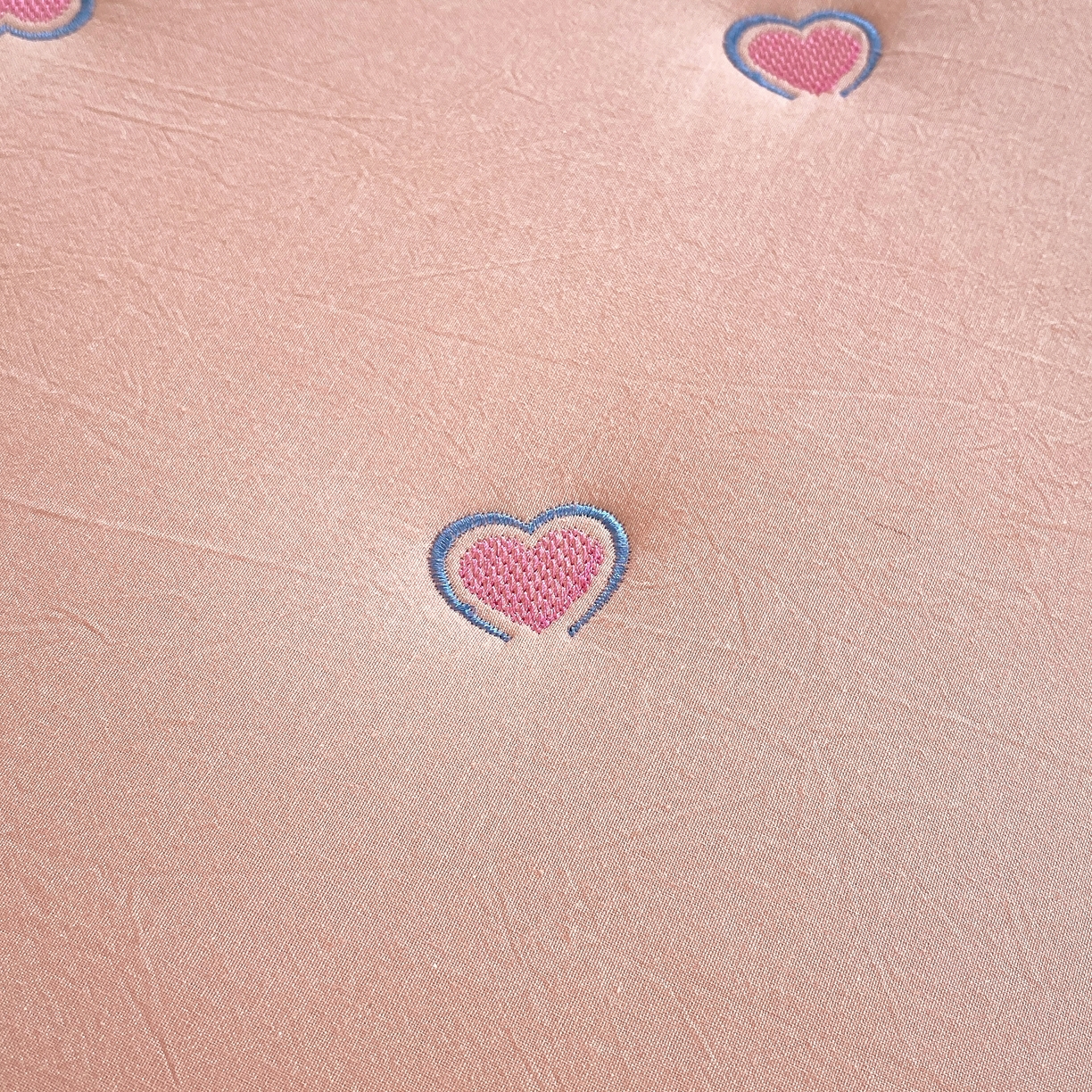 91家纺网 家纺一手货源 找家纺 卡诗兰 2026新款全棉色织夹棉刺绣床笠-爱意满满 爱意满满-粉色