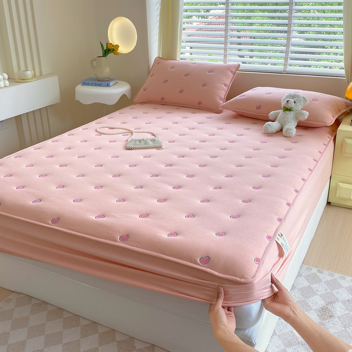 91家纺网 家纺一手货源 找家纺 卡诗兰 2026新款全棉色织夹棉刺绣床笠-爱意满满 爱意满满-粉色