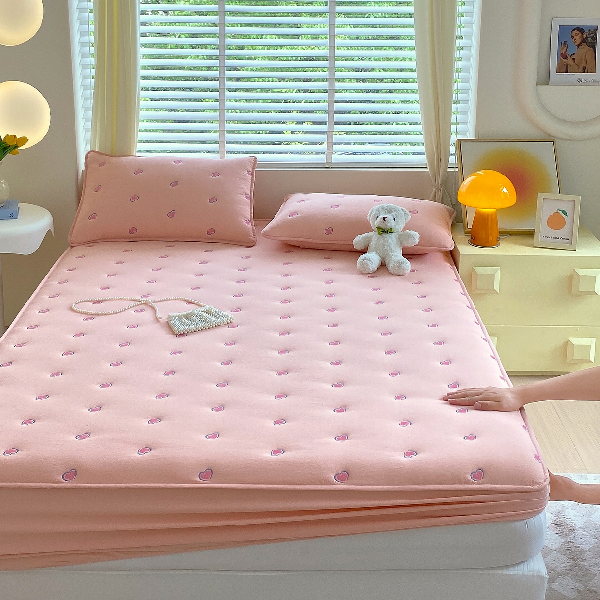 91家纺网 家纺一手货源 找家纺 卡诗兰 2026新款全棉色织夹棉刺绣床笠-爱意满满 爱意满满-粉色