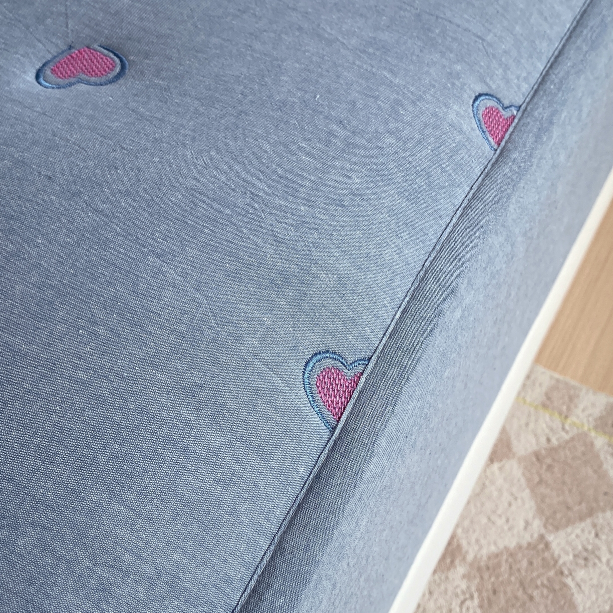 91家纺网 家纺一手货源 找家纺 卡诗兰 2026新款全棉色织夹棉刺绣床笠-爱意满满 爱意满满-蓝青色