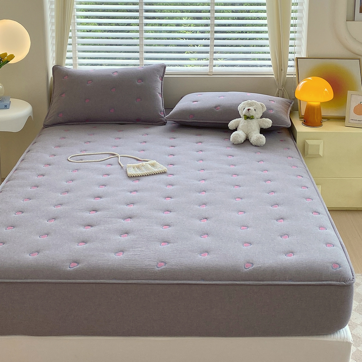 91家纺网 家纺一手货源 找家纺 卡诗兰 2026新款全棉色织夹棉刺绣床笠-爱意满满 爱意满满-绅士灰