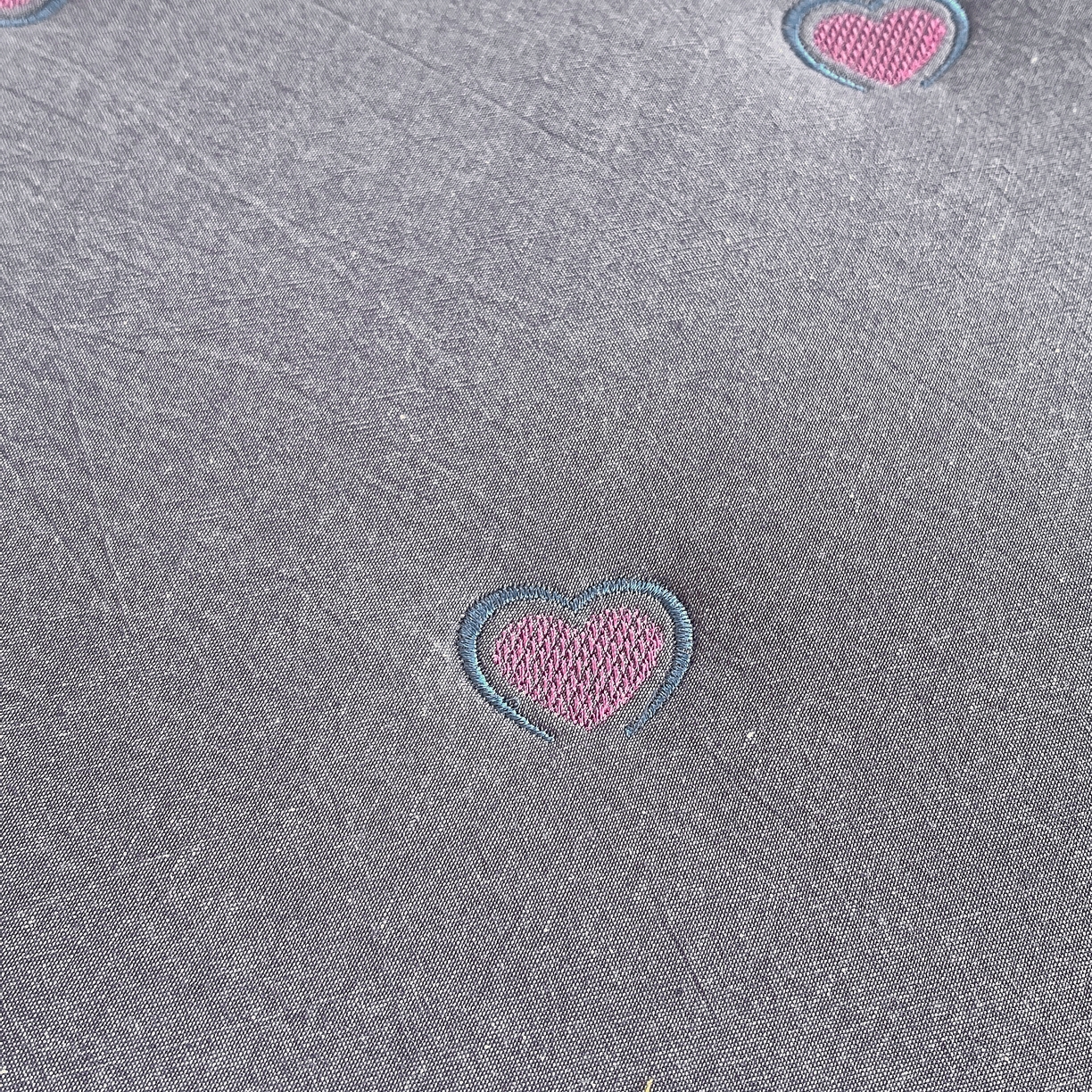 91家纺网 家纺一手货源 找家纺 卡诗兰 2026新款全棉色织夹棉刺绣床笠-爱意满满 爱意满满-绅士灰