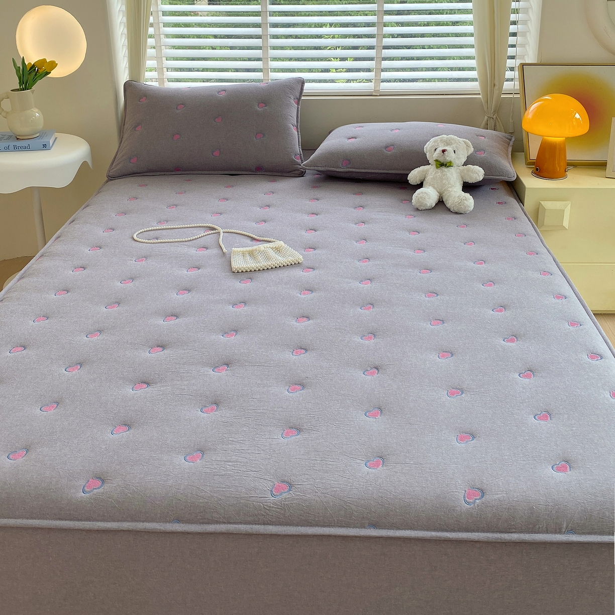 91家纺网 家纺一手货源 找家纺 卡诗兰 2026新款全棉色织夹棉刺绣床笠-爱意满满 爱意满满-绅士灰