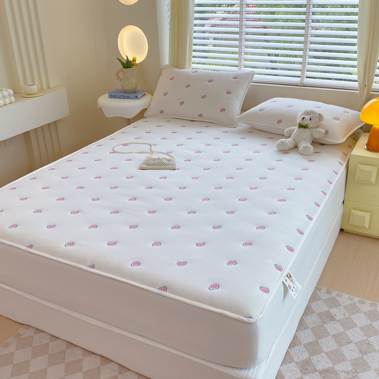 91家纺网 家纺一手货源 找家纺 卡诗兰 2026新款全棉色织夹棉刺绣床笠-爱意满满 爱意满满-珍珠白