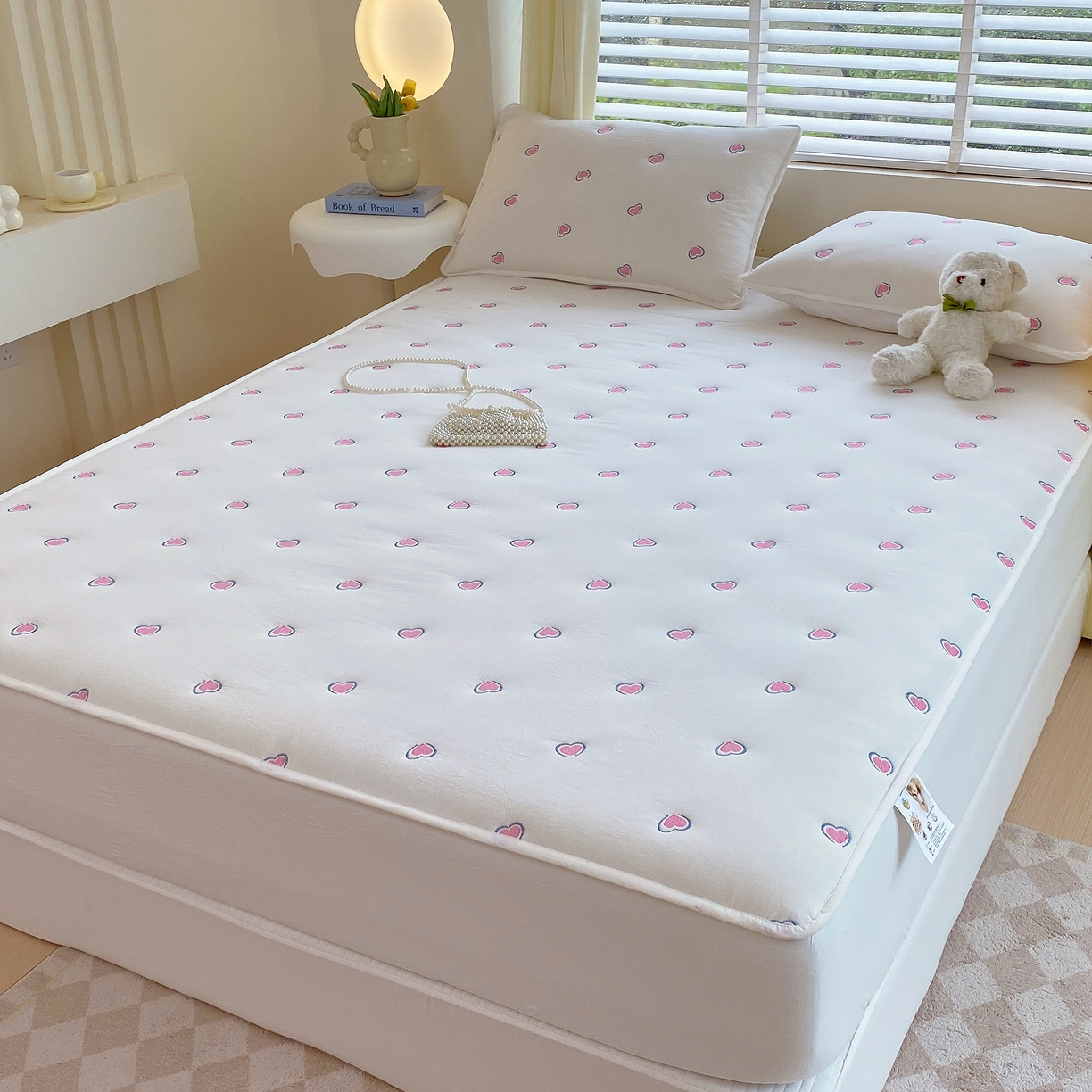 91家纺网 家纺一手货源 找家纺 卡诗兰 2026新款全棉色织夹棉刺绣床笠-爱意满满 爱意满满-珍珠白