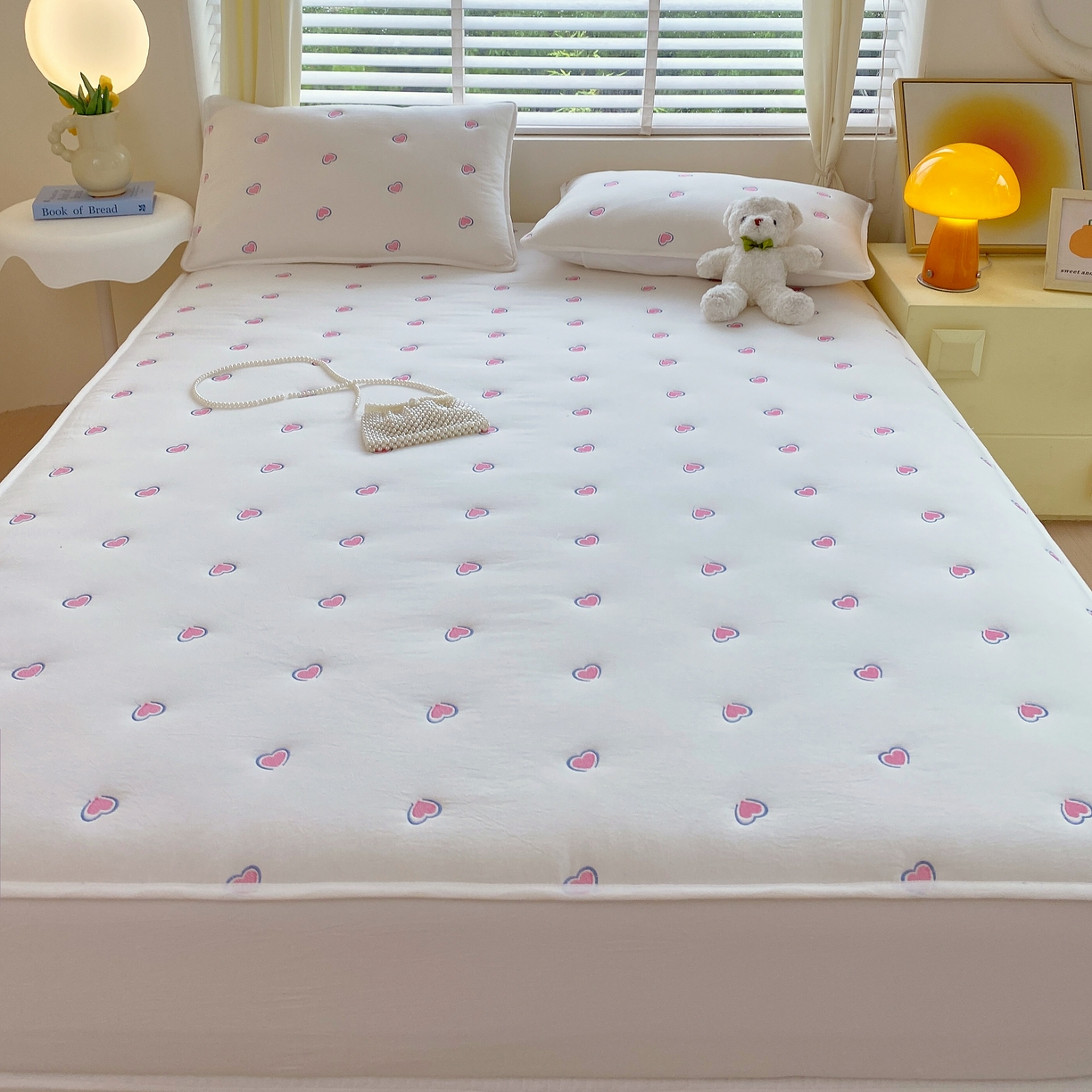 91家纺网 家纺一手货源 找家纺 卡诗兰 2026新款全棉色织夹棉刺绣床笠-爱意满满 爱意满满-珍珠白