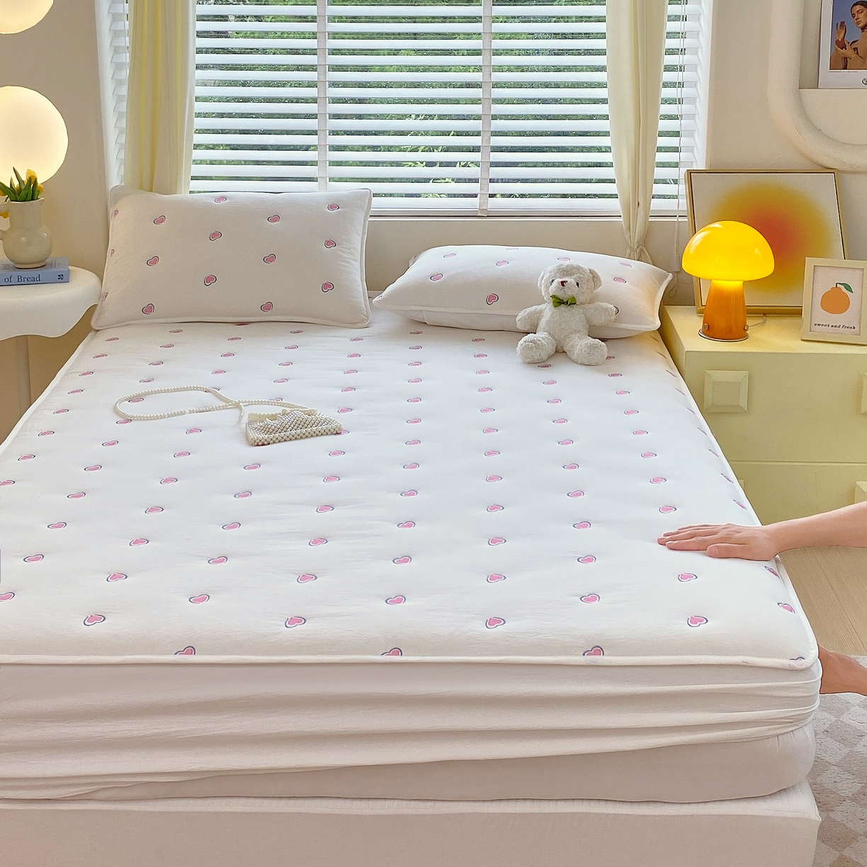 91家纺网 家纺一手货源 找家纺 卡诗兰 2026新款全棉色织夹棉刺绣床笠-爱意满满 爱意满满-珍珠白