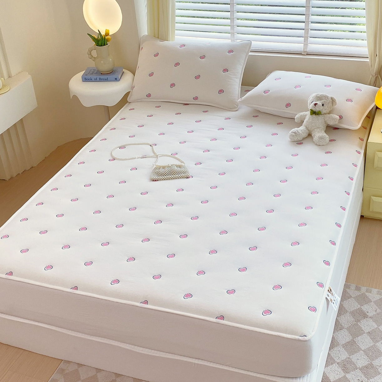 91家纺网 家纺一手货源 找家纺 卡诗兰 2026新款全棉色织夹棉刺绣床笠-爱意满满 爱意满满-珍珠白