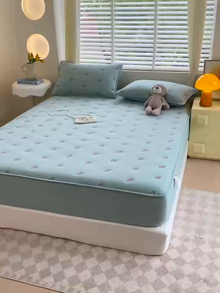 91家纺网 家纺一手货源 找家纺 卡诗兰 2026新款全棉色织夹棉刺绣床笠-爱意满满 爱意满满-翠绿