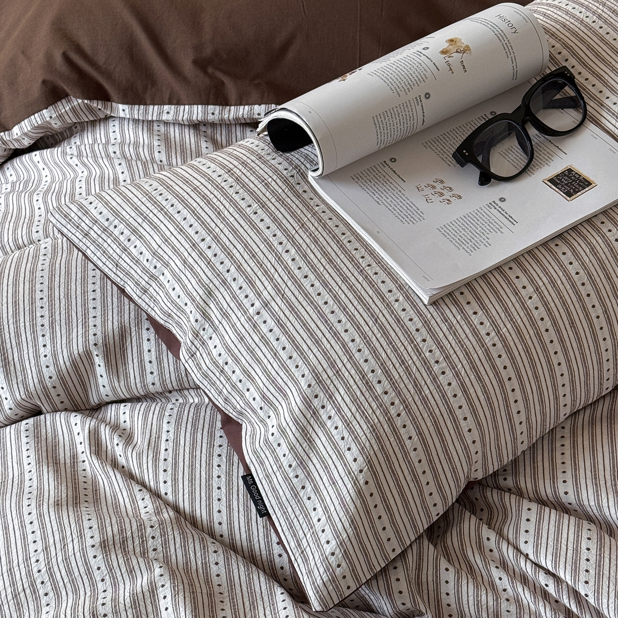 91家纺网 家纺一手货源 找家纺 蜜宿 2026新款全棉色织提花四件套-半岛日记 半岛日记（咖）