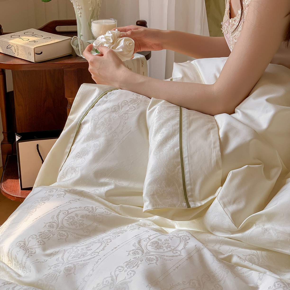 91家纺网 家纺一手货源 找家纺 优然居家纺 2026新款100支全工艺提花法式浪漫珍珠扣四件套-米兰系列 米兰奶白