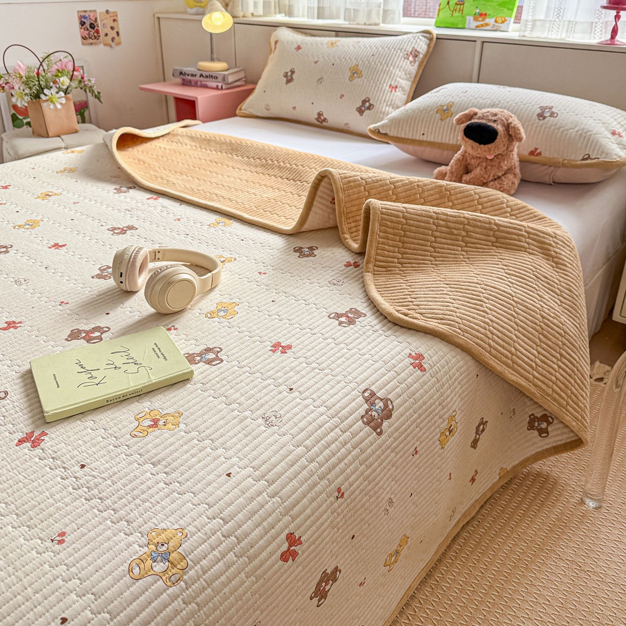 91家纺网 家纺一手货源 找家纺 恒尚居 2026新款纯棉牛奶绒床盖双面两用夹棉床单床垫-秋冬款 四季通用 芭比熊【A纯棉-B牛奶绒】