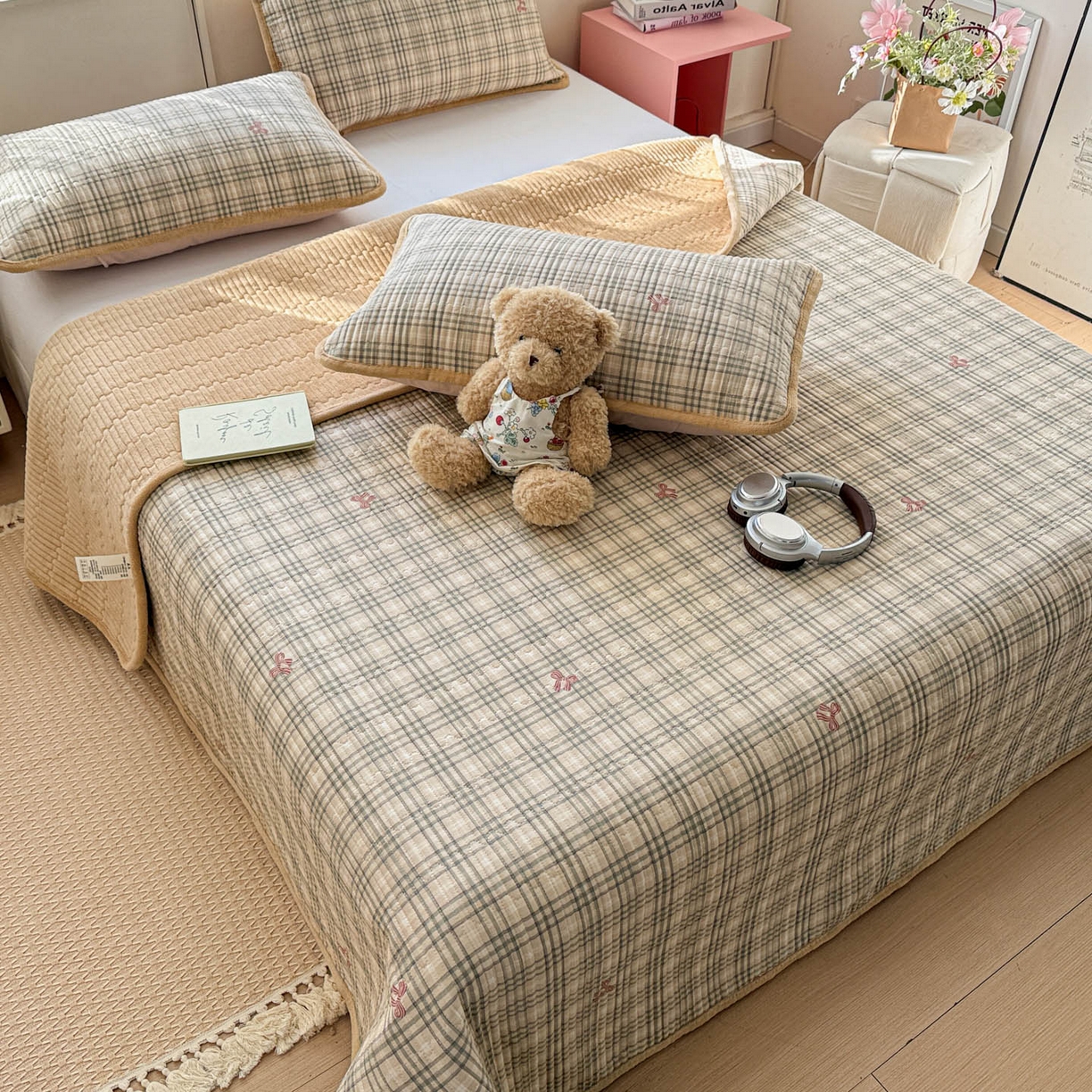 91家纺网 家纺一手货源 找家纺 恒尚居 2026新款纯棉牛奶绒床盖双面两用夹棉床单床垫-秋冬款 四季通用 卡其格【A纯棉-B牛奶绒】