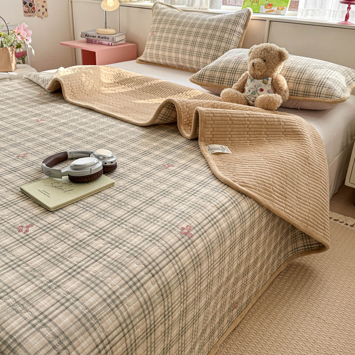 91家纺网 家纺一手货源 找家纺 恒尚居 2026新款纯棉牛奶绒床盖双面两用夹棉床单床垫-秋冬款 四季通用 卡其格【A纯棉-B牛奶绒】