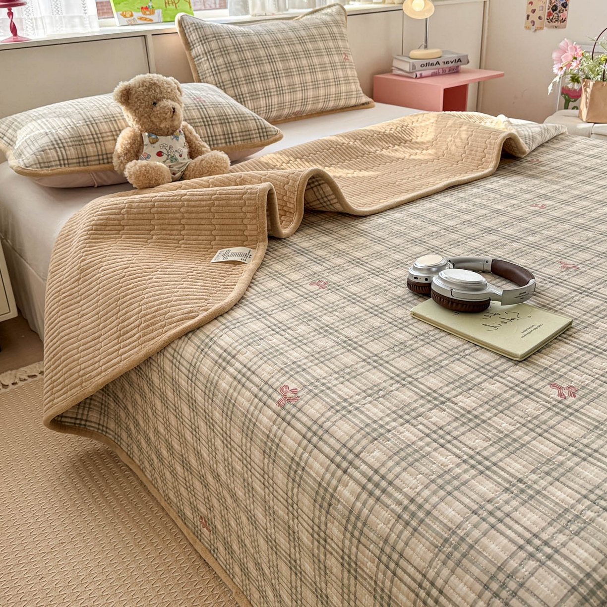 91家纺网 家纺一手货源 找家纺 恒尚居 2026新款纯棉牛奶绒床盖双面两用夹棉床单床垫-秋冬款 四季通用 卡其格【A纯棉-B牛奶绒】