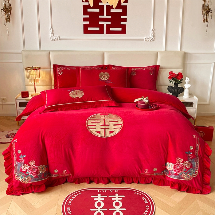 91家纺网 家纺一手货源 找家纺 富之雅婚庆 2025新款高克重全工艺牛奶绒宝宝绒刺绣婚庆四件套 花田喜事（花边款宝宝绒）