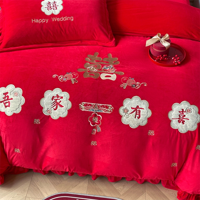 91家纺网 家纺一手货源 找家纺 富之雅婚庆 2025新款高克重全工艺牛奶绒宝宝绒刺绣婚庆四件套 喜事连连（花边款宝宝绒）