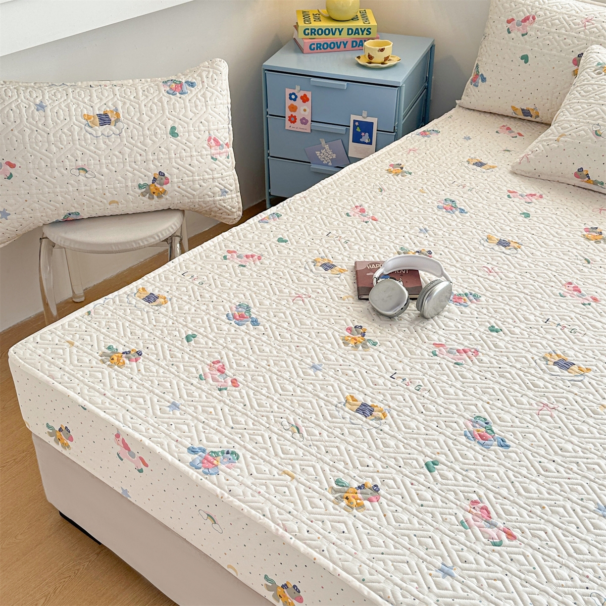 91家纺网 家纺一手货源 找家纺 （总）忘忧草 2025新款清新简约全棉印花夹棉床笠