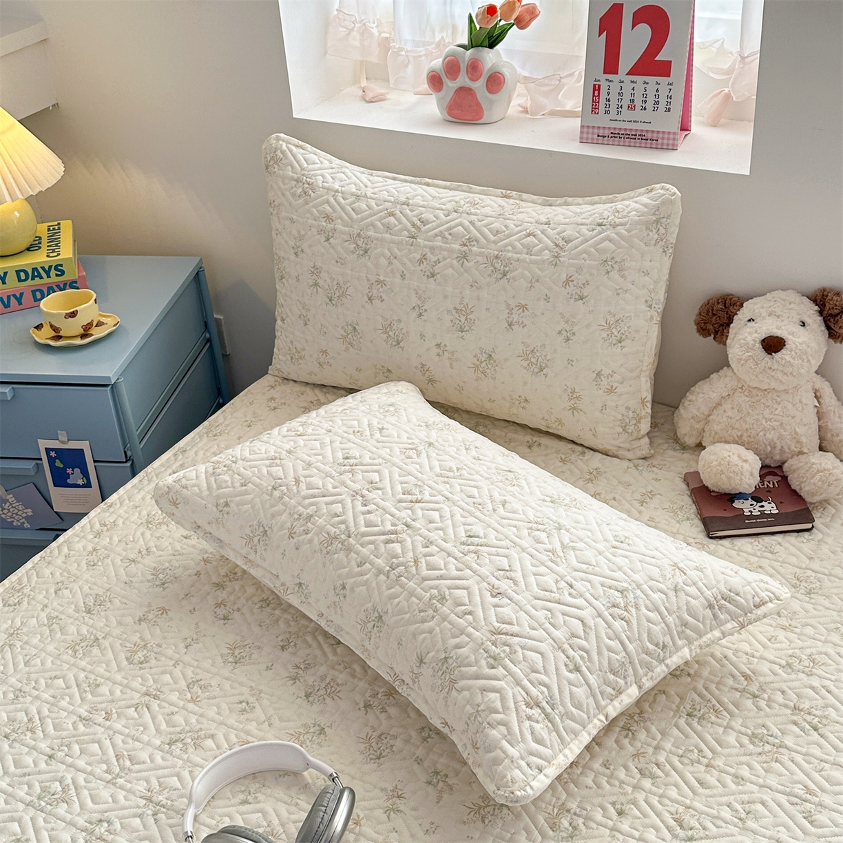 91家纺网 家纺一手货源 找家纺 忘忧草 2025新款清新简约全棉印花夹棉床笠 荷叶邮差