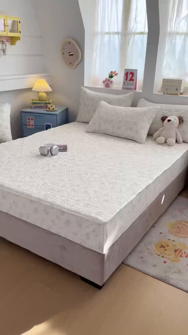 91家纺网 家纺一手货源 找家纺 忘忧草 2025新款清新简约全棉印花夹棉床笠 荷叶邮差