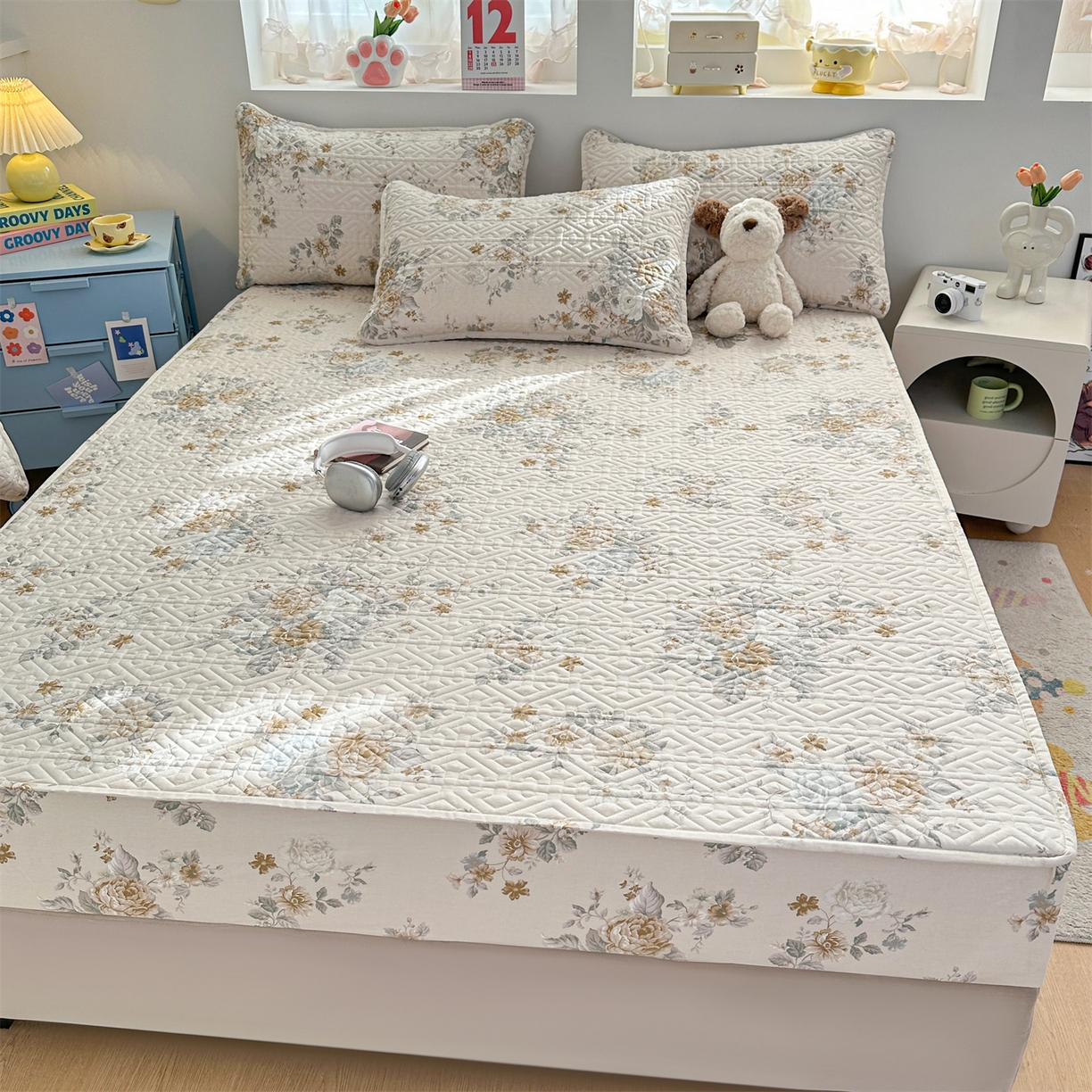 91家纺网 家纺一手货源 找家纺 忘忧草 2025新款清新简约全棉印花夹棉床笠 花影呢喃-咖