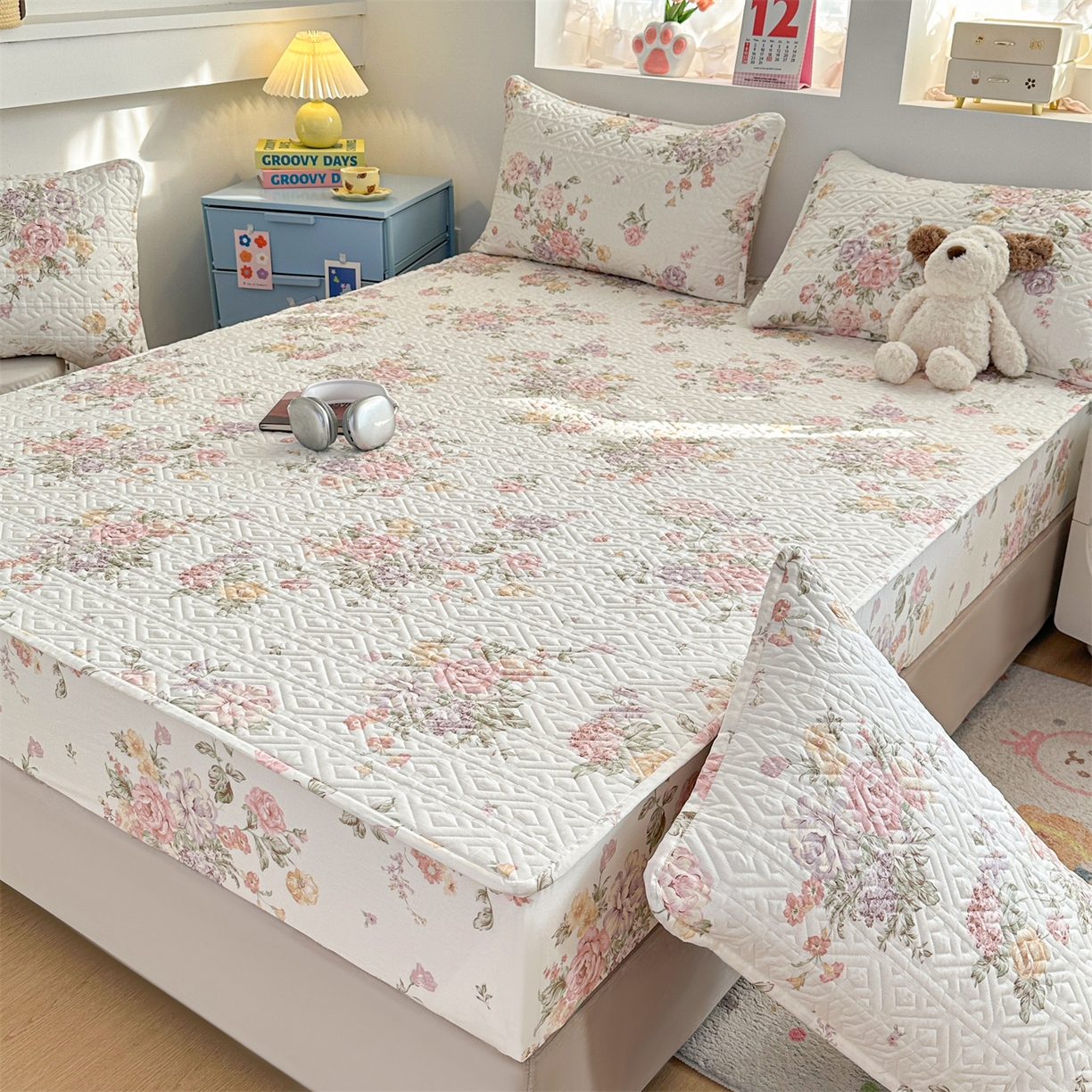 91家纺网 家纺一手货源 找家纺 忘忧草 2025新款清新简约全棉印花夹棉床笠 南法庄园