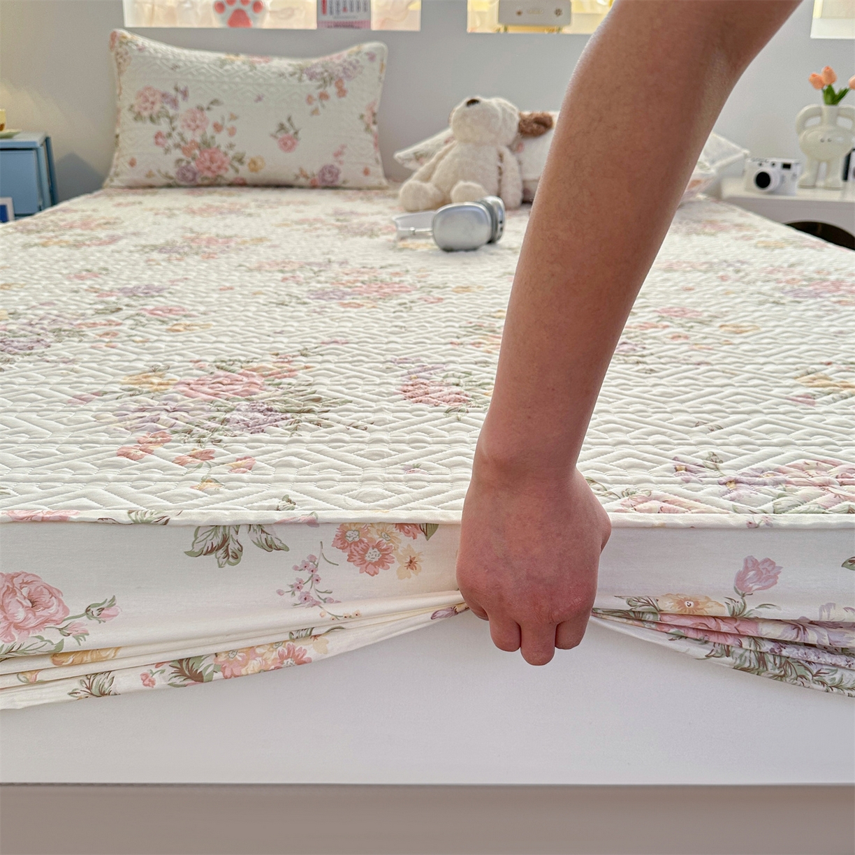 91家纺网 家纺一手货源 找家纺 忘忧草 2025新款清新简约全棉印花夹棉床笠 南法庄园