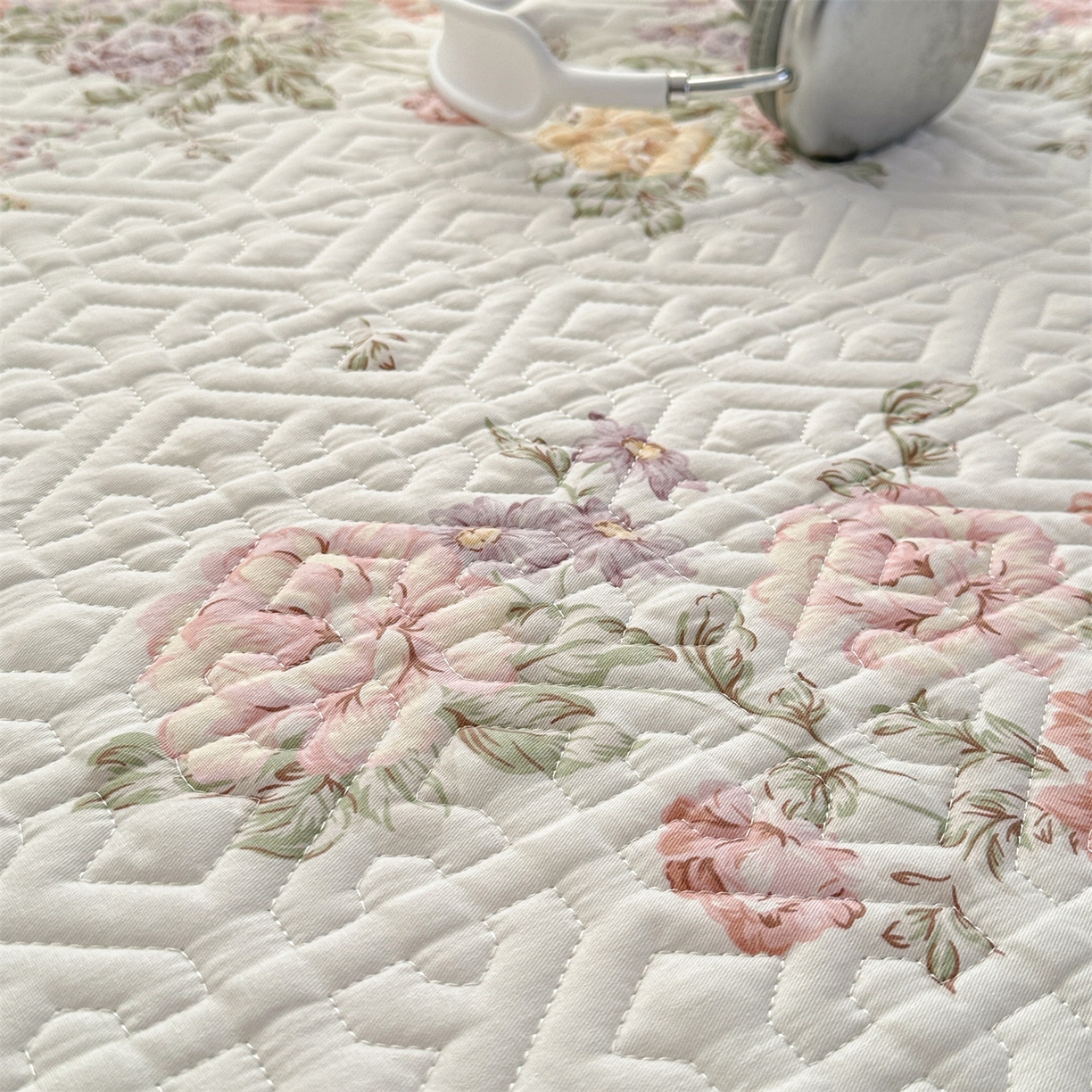 91家纺网 家纺一手货源 找家纺 忘忧草 2025新款清新简约全棉印花夹棉床笠 南法庄园