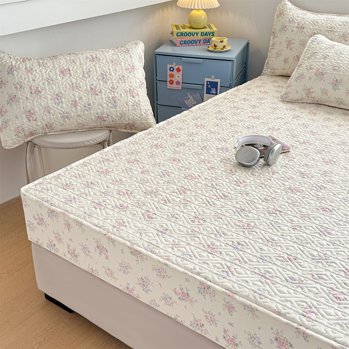 91家纺网 家纺一手货源 找家纺 忘忧草 2025新款清新简约全棉印花夹棉床笠 欧风花影