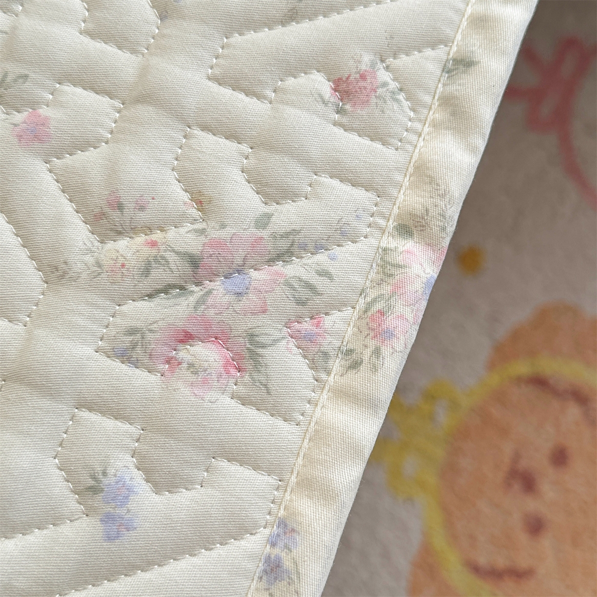 91家纺网 家纺一手货源 找家纺 忘忧草 2025新款清新简约全棉印花夹棉床笠 欧风花影