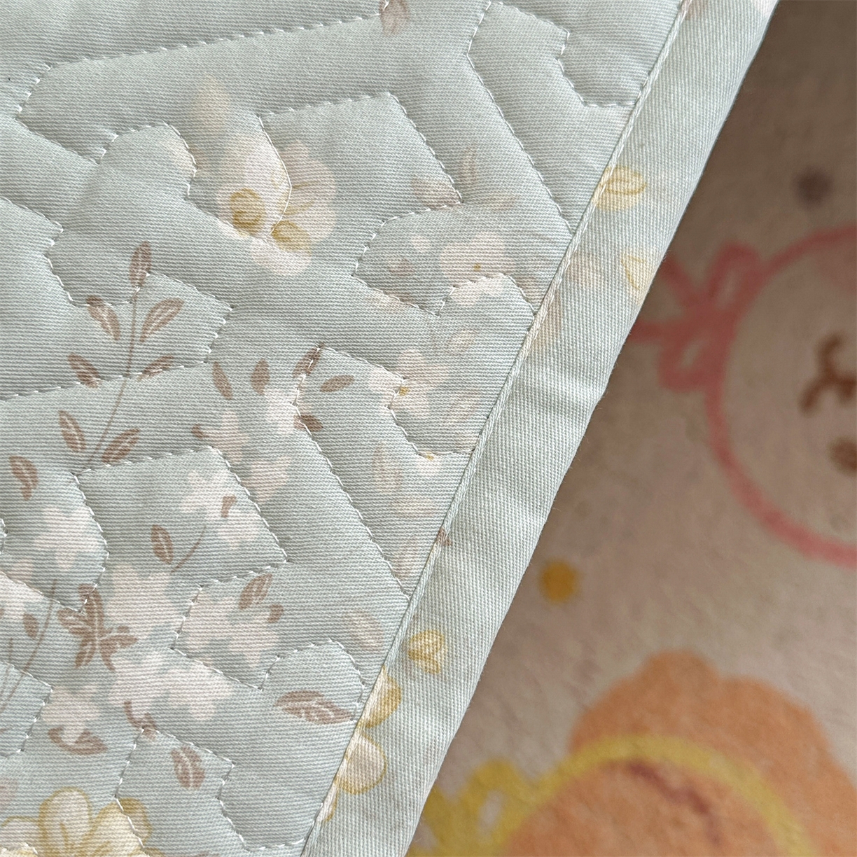 91家纺网 家纺一手货源 找家纺 忘忧草 2025新款清新简约全棉印花夹棉床笠 苏林-绿