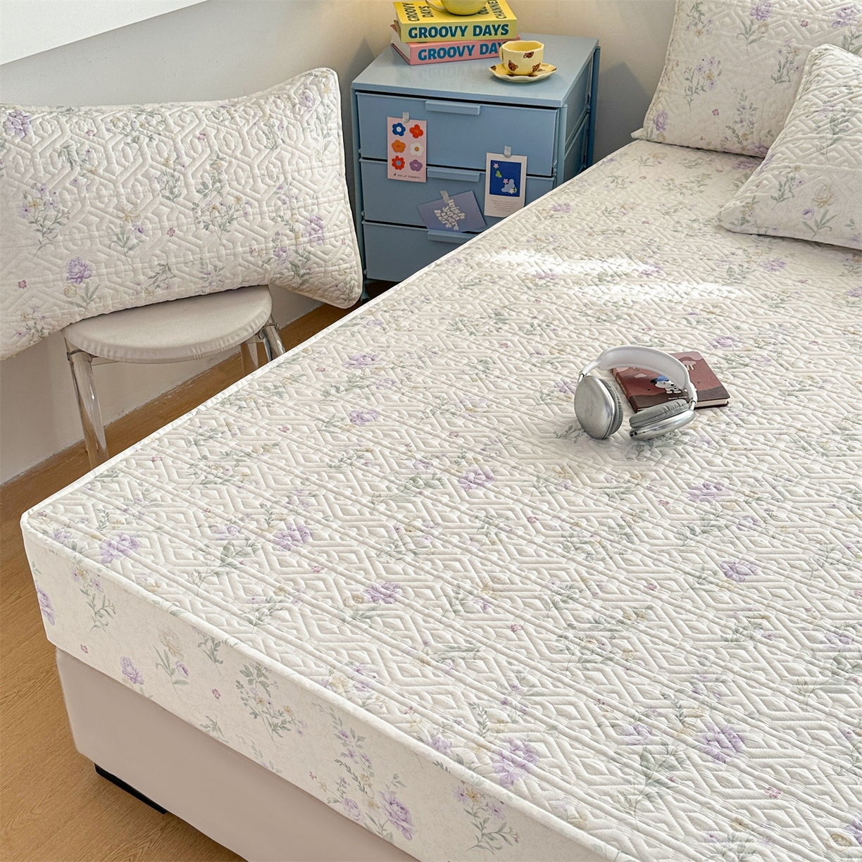 91家纺网 家纺一手货源 找家纺 忘忧草 2025新款清新简约全棉印花夹棉床笠 芜晴花-紫