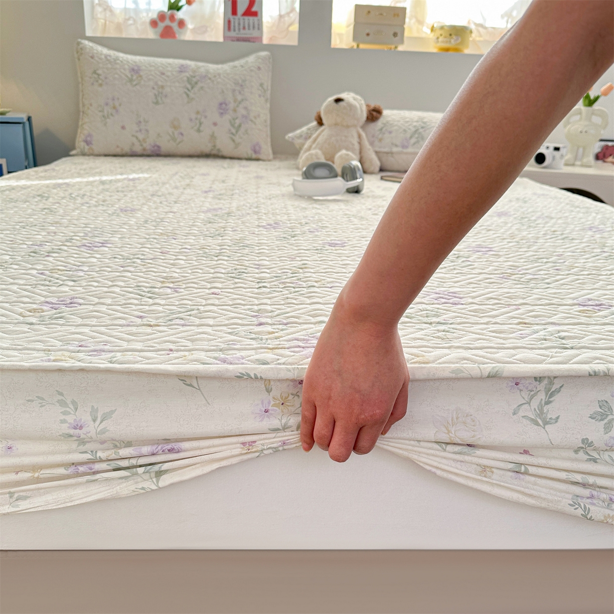 91家纺网 家纺一手货源 找家纺 忘忧草 2025新款清新简约全棉印花夹棉床笠 芜晴花-紫