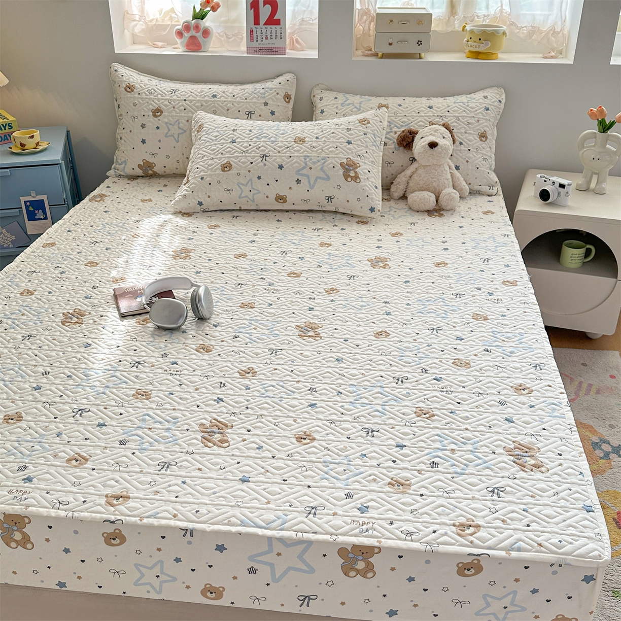 91家纺网 家纺一手货源 找家纺 忘忧草 2025新款清新简约全棉印花夹棉床笠 小熊天文馆