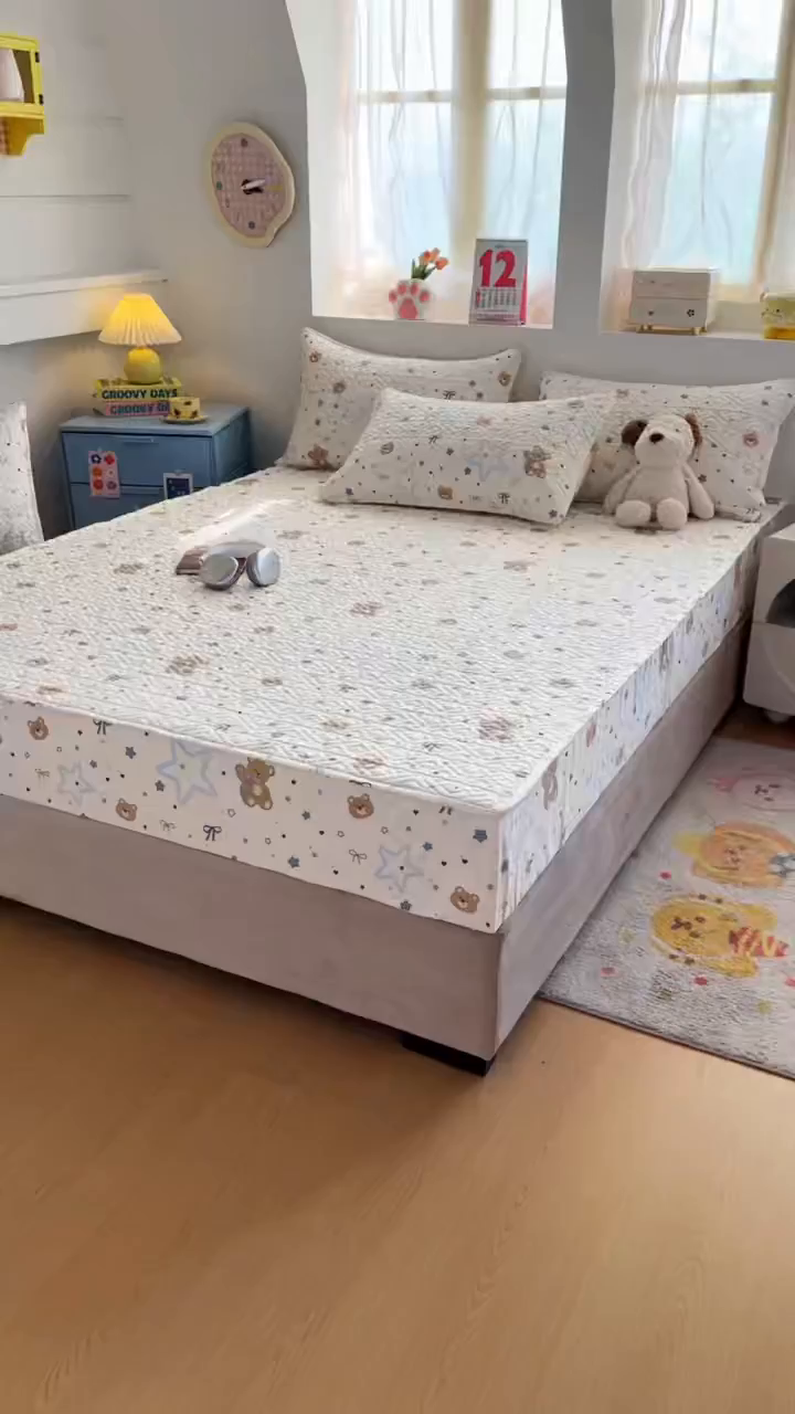 91家纺网 家纺一手货源 找家纺 忘忧草 2025新款清新简约全棉印花夹棉床笠 小熊天文馆