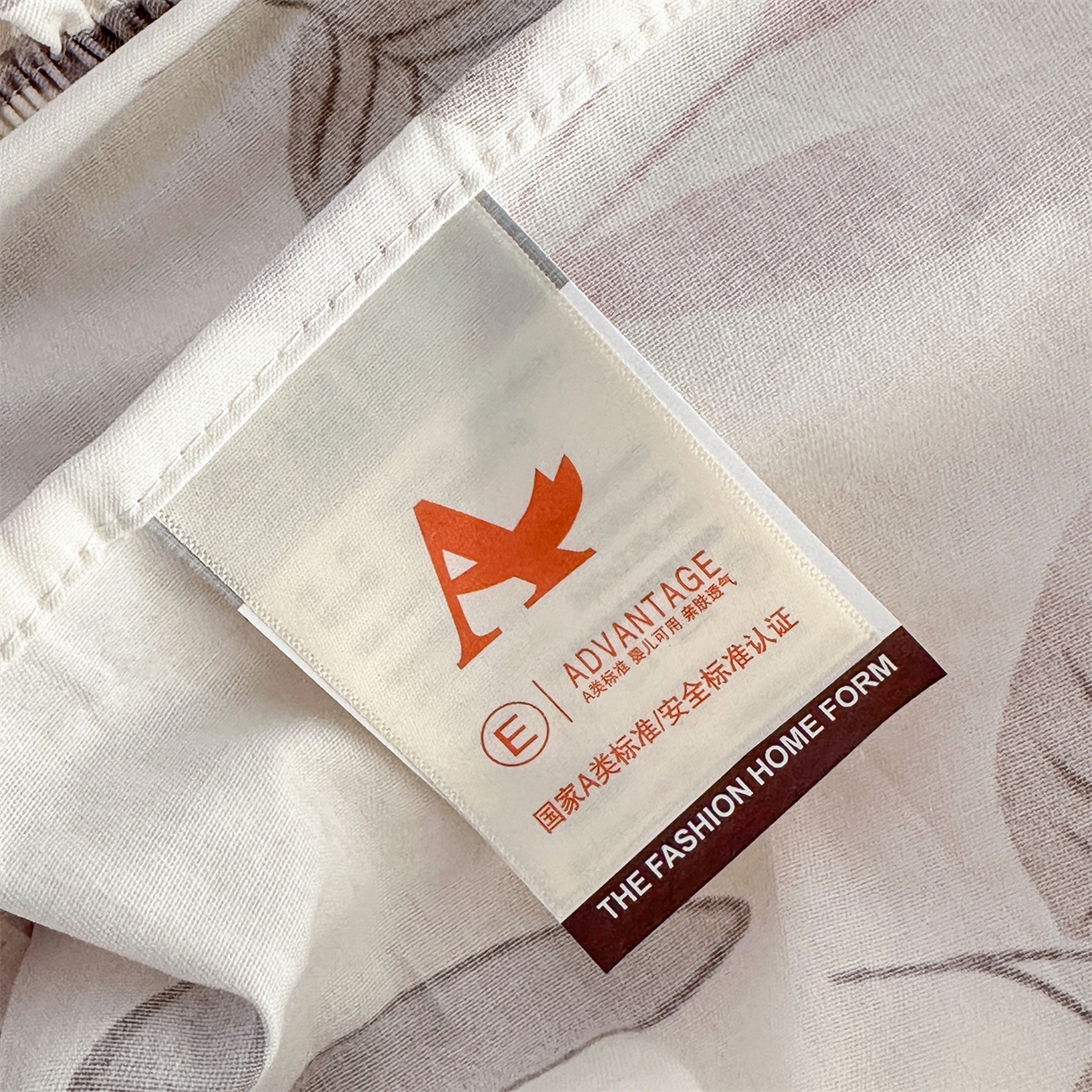 91家纺网 家纺一手货源 找家纺 忘忧草 2025新款清新简约全棉印花夹棉床笠 叶语轻喃