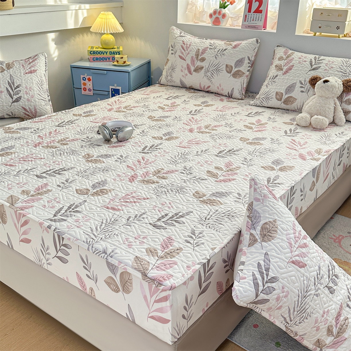 91家纺网 家纺一手货源 找家纺 忘忧草 2025新款清新简约全棉印花夹棉床笠 叶语轻喃